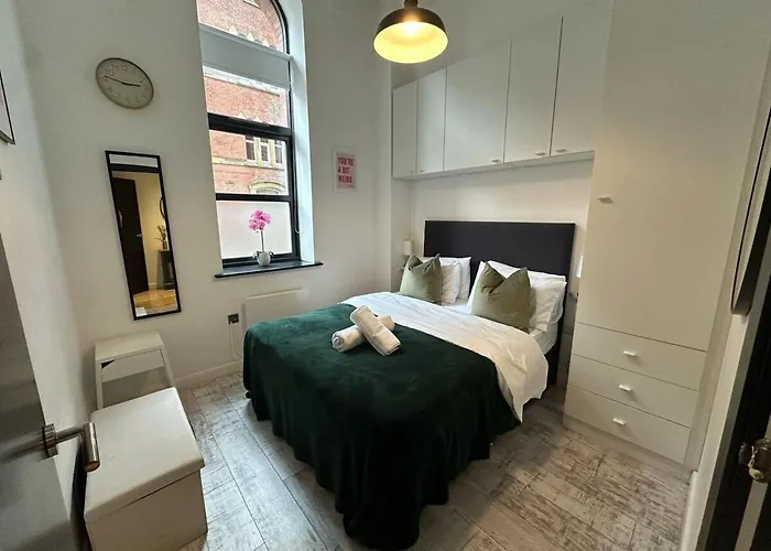 Modern 2 Bed Centre Апартаменти